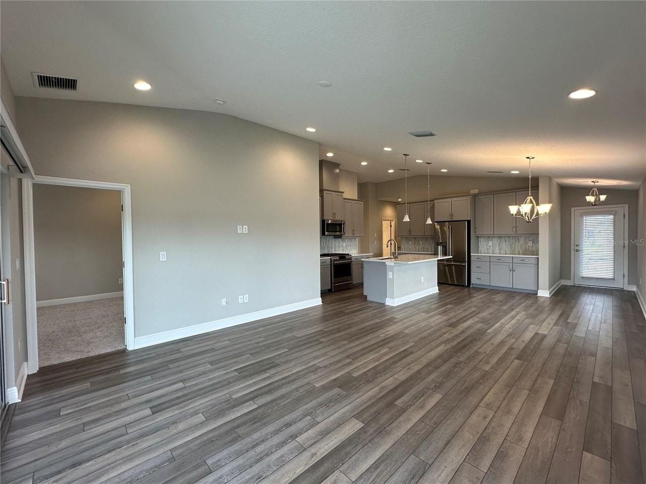 12533 Oak Hill Way - Photo 3 of 36