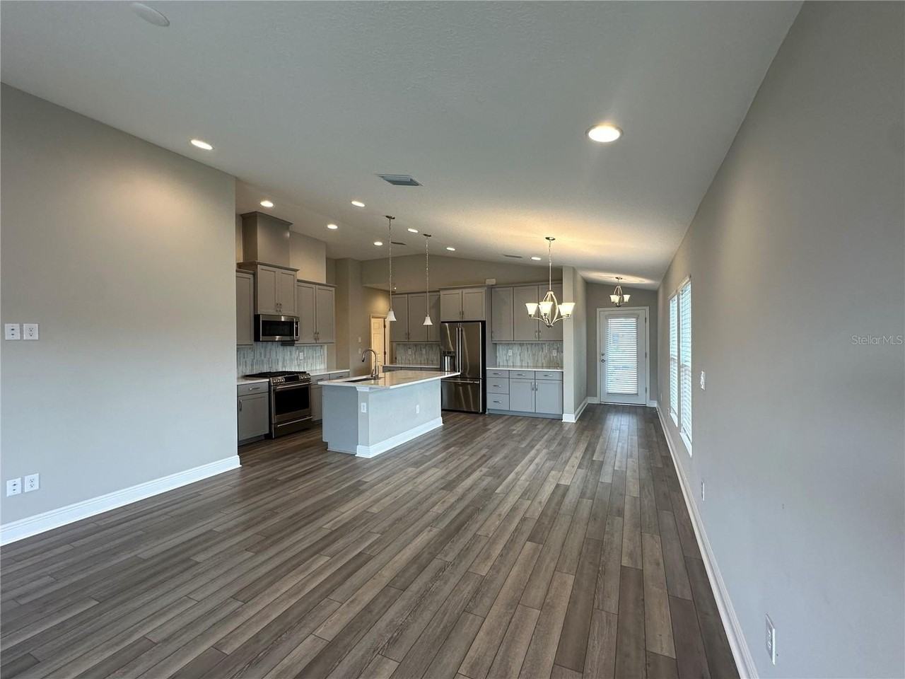 12533 Oak Hill Way - Photo 5 of 36