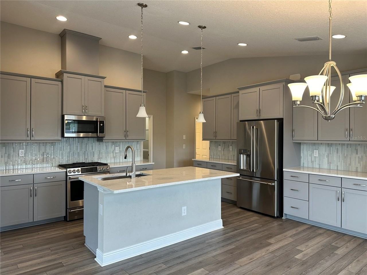 12533 Oak Hill Way - Photo 7 of 36