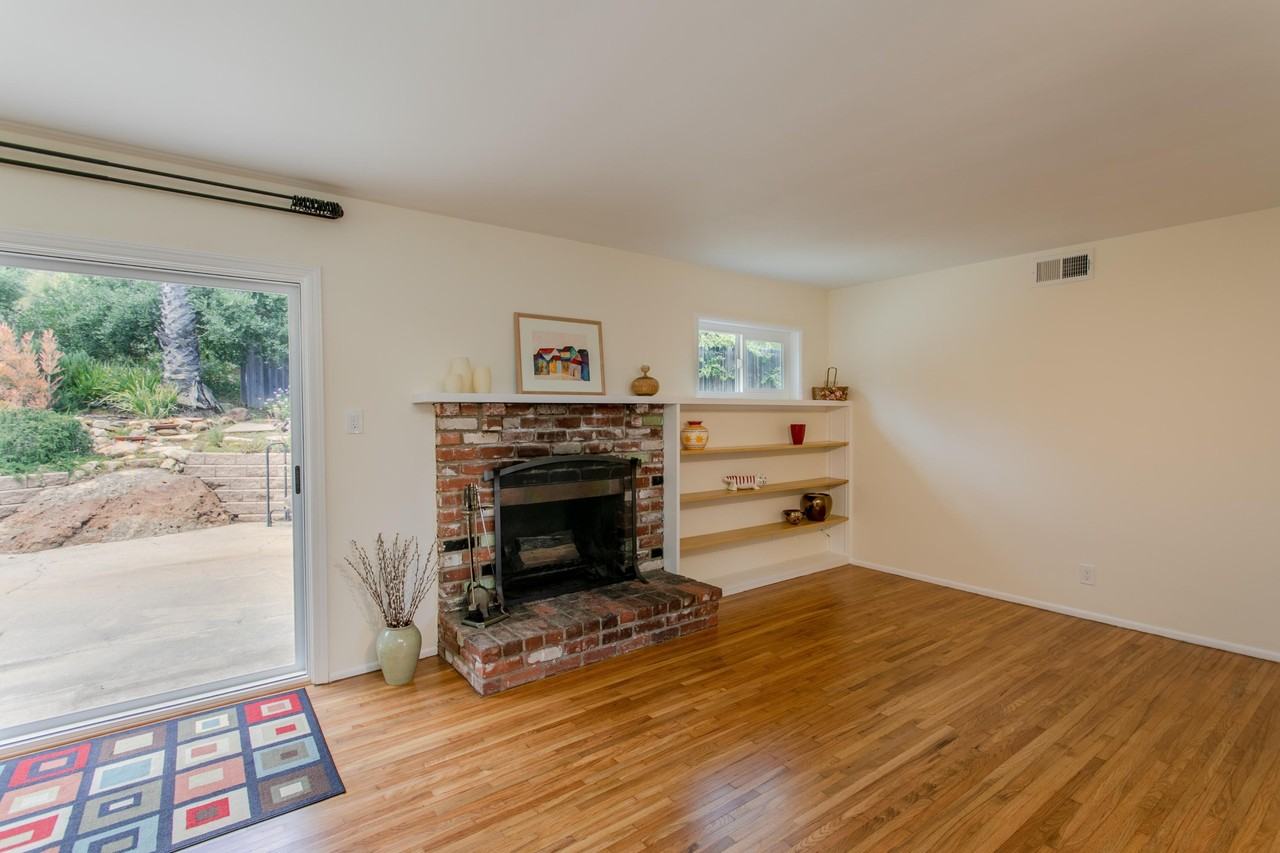 733 Circle Dr - Photo 3 of 21