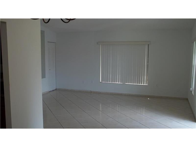 4207 SW 138th Pl - Photo 2 of 4