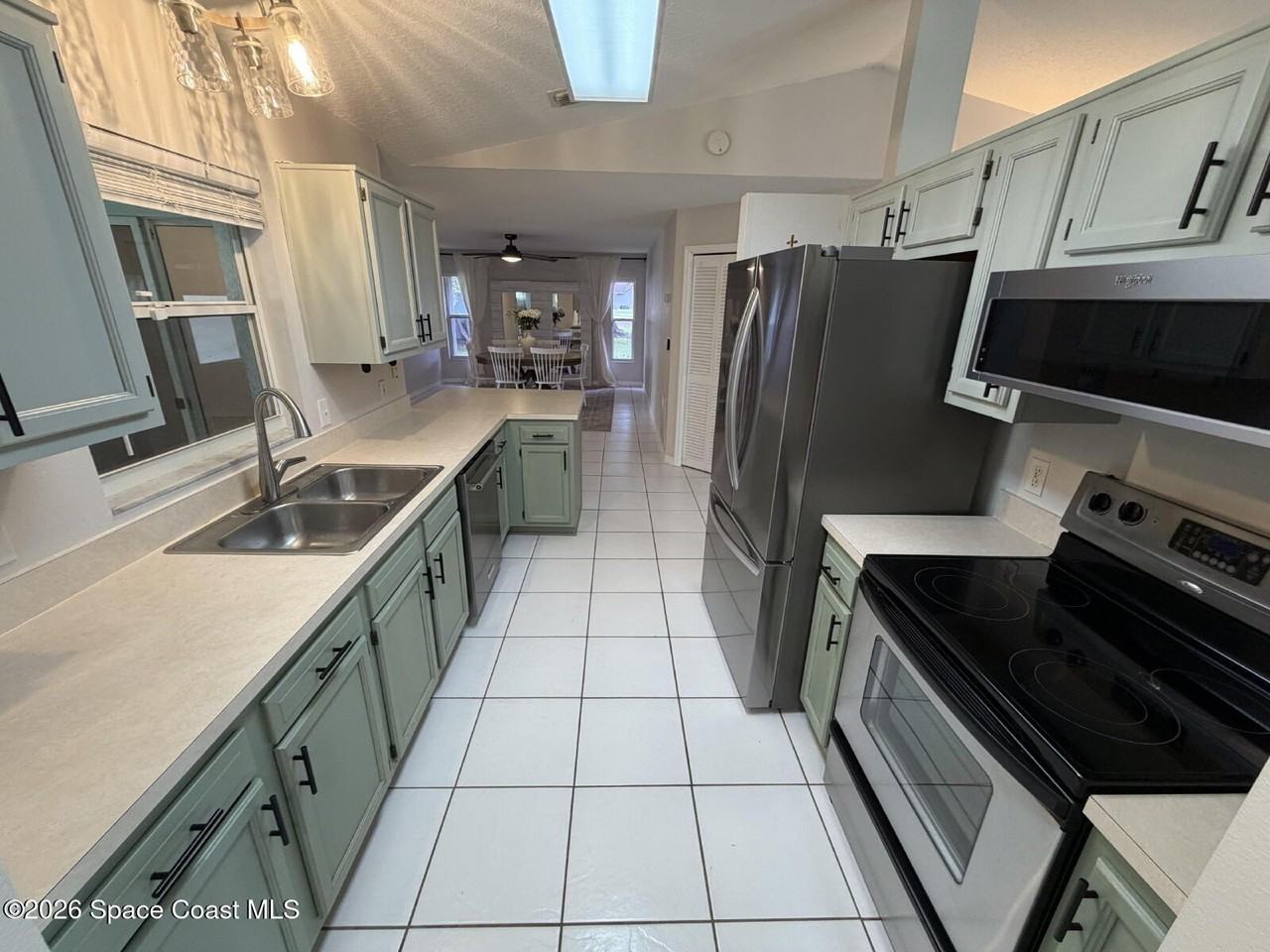 1305 Ambra Dr - Photo 4 of 18