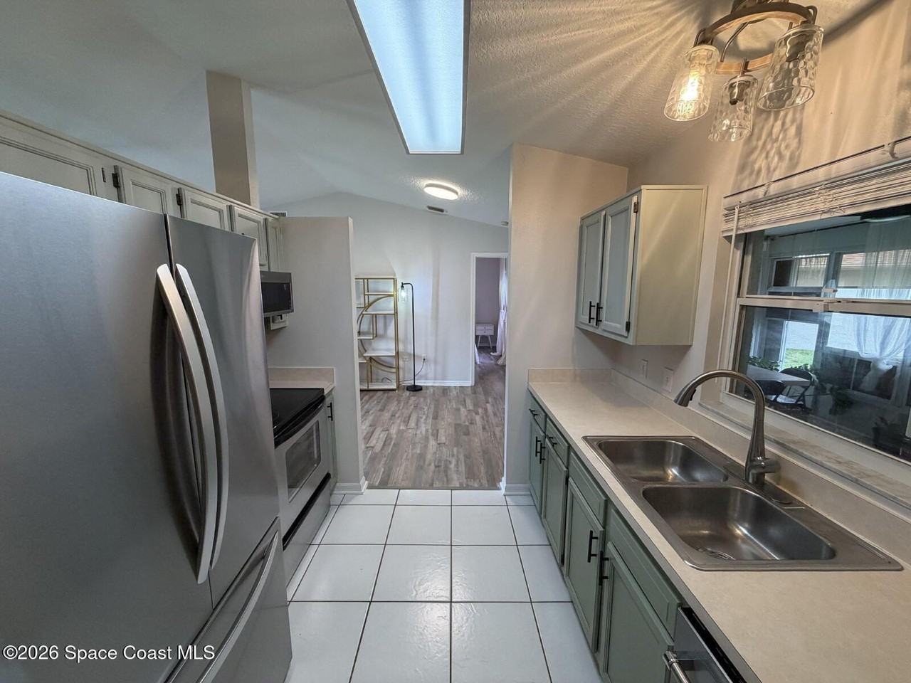 1305 Ambra Dr - Photo 5 of 18