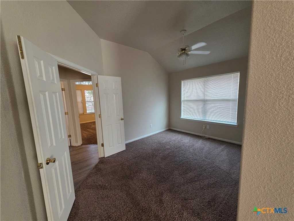 322 Cedar Ridge Dr - Photo 3 of 19