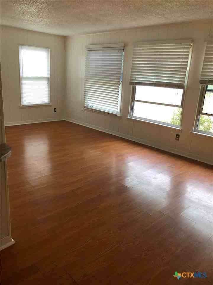 903 Conder St - Photo 2 of 14