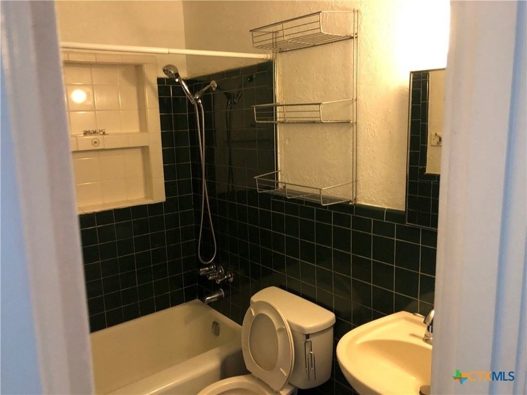 903 Conder St - Photo 4 of 14