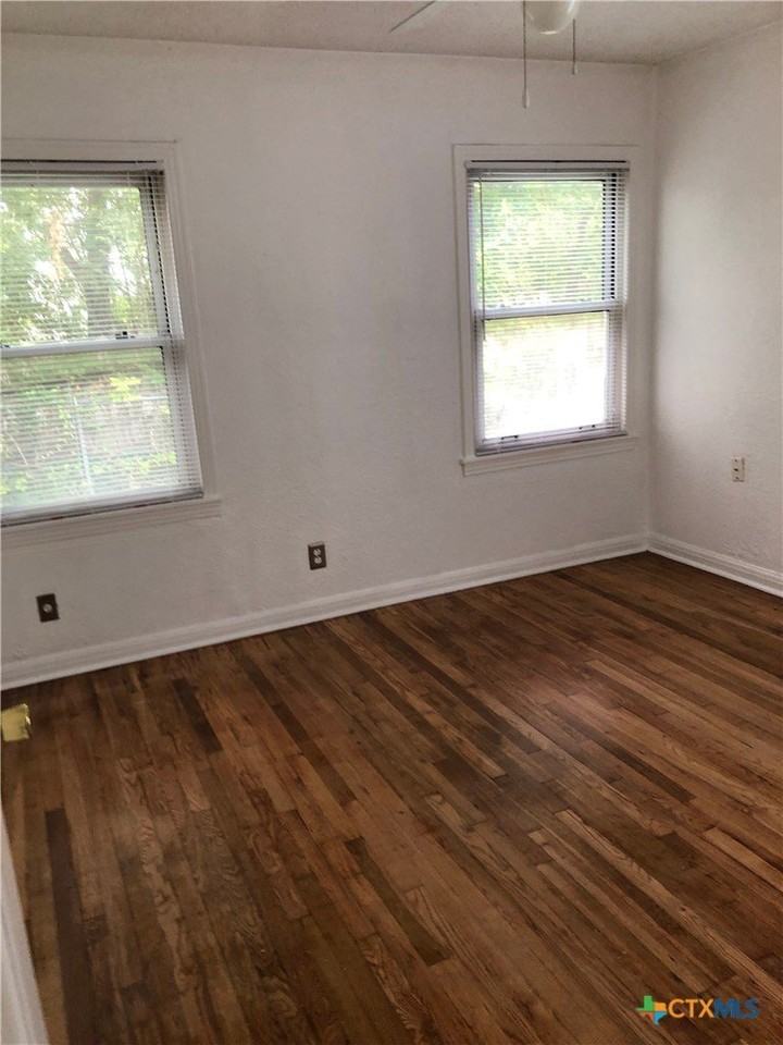 903 Conder St - Photo 7 of 14