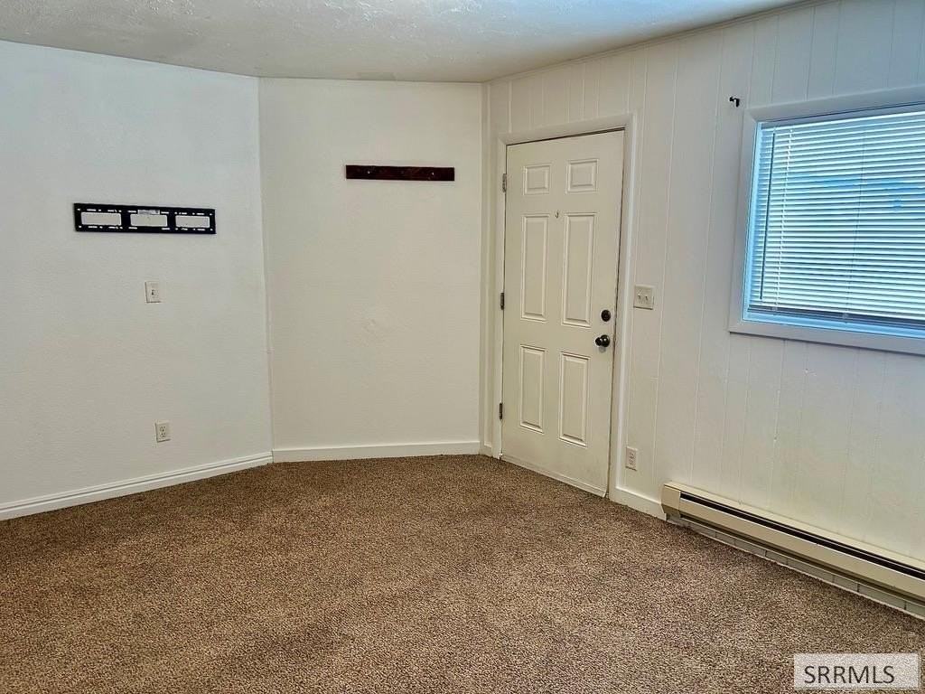 577 W 1st S - Photo 3 of 10