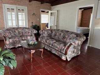717 Hallam St - Photo 4 of 10