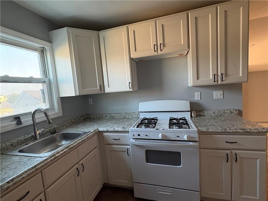 45 Fuller Ave - Photo 4 of 14