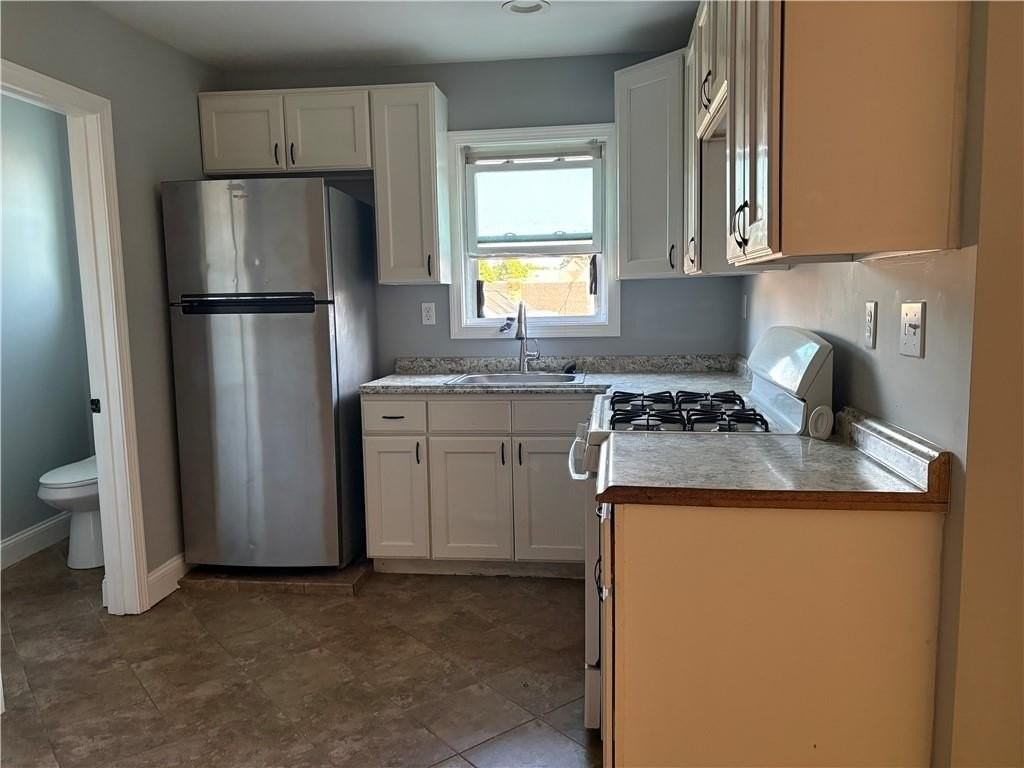 45 Fuller Ave - Photo 5 of 14