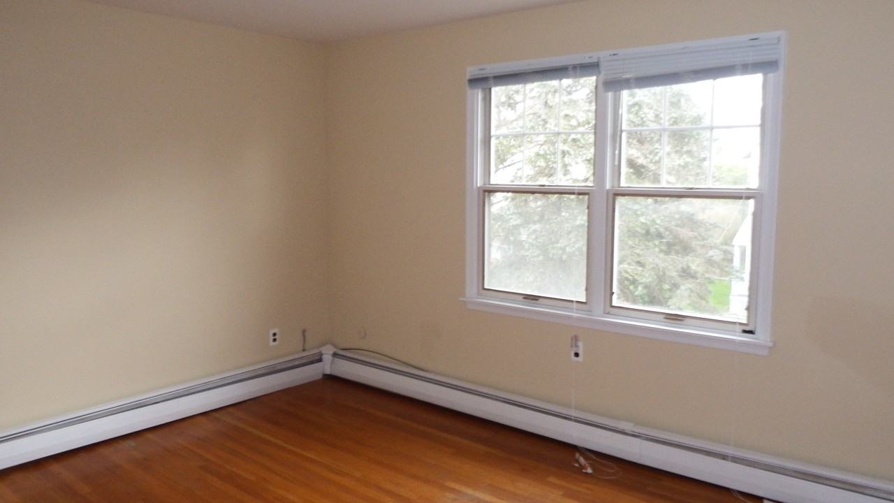 214 N Essex Ave #3rd - Photo 2 of 8