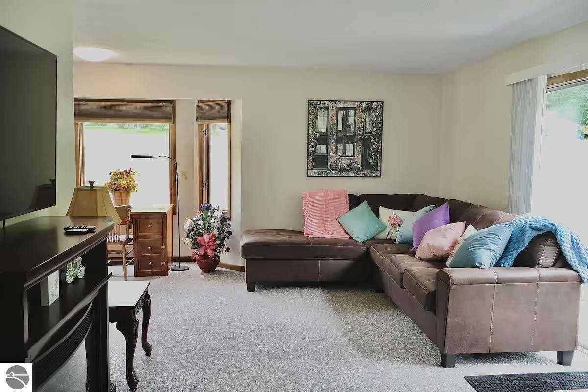 3832 Prouty Rd - Photo 2 of 22