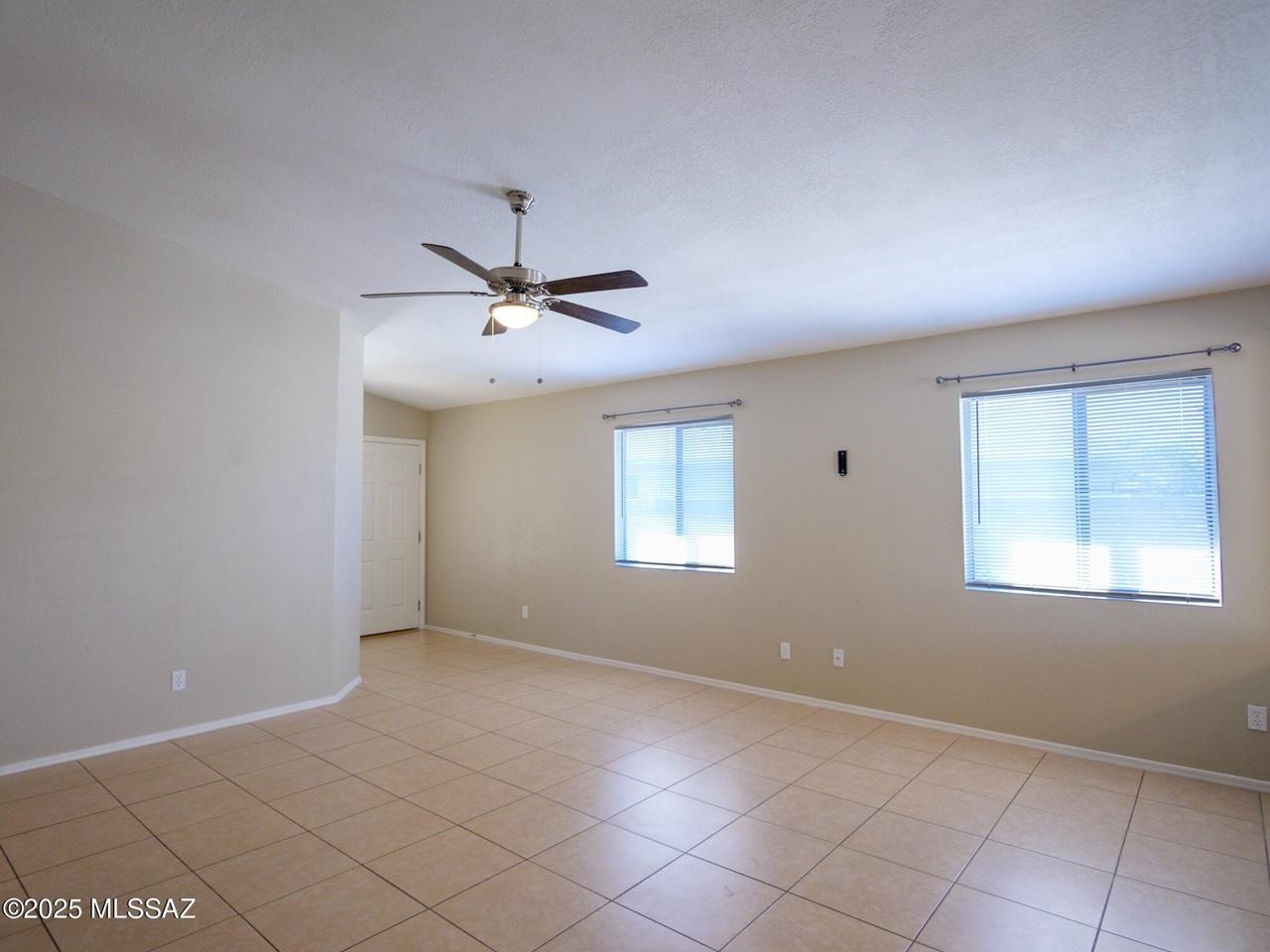 1672 W Wood Crest Ct - Photo 3 of 25