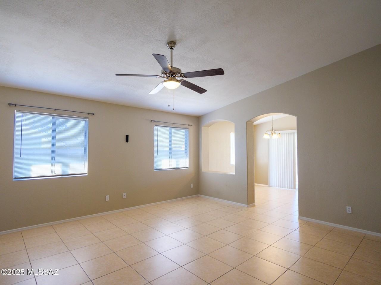 1672 W Wood Crest Ct - Photo 5 of 25