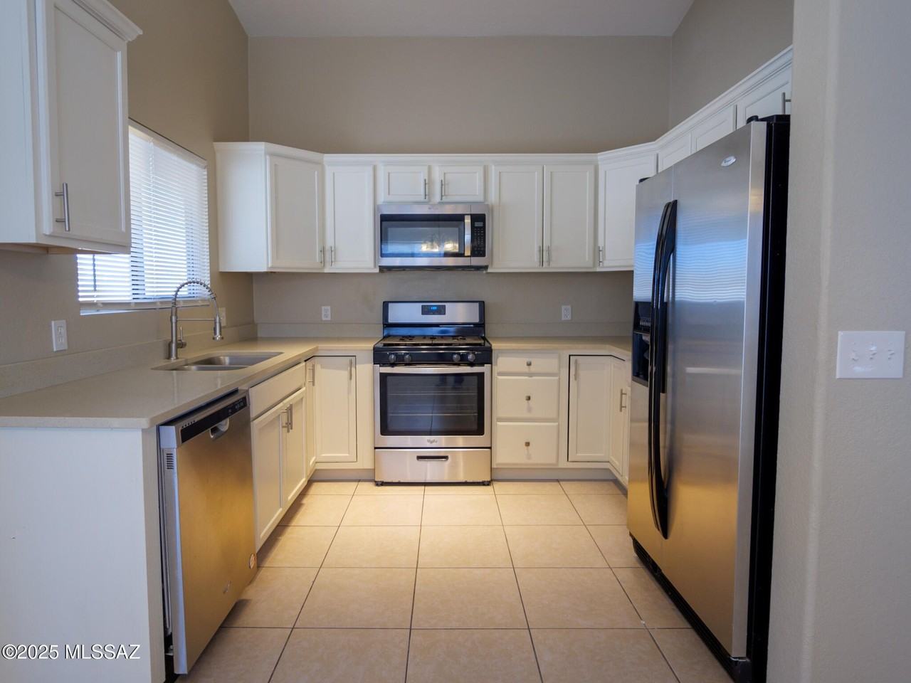 1672 W Wood Crest Ct - Photo 6 of 25