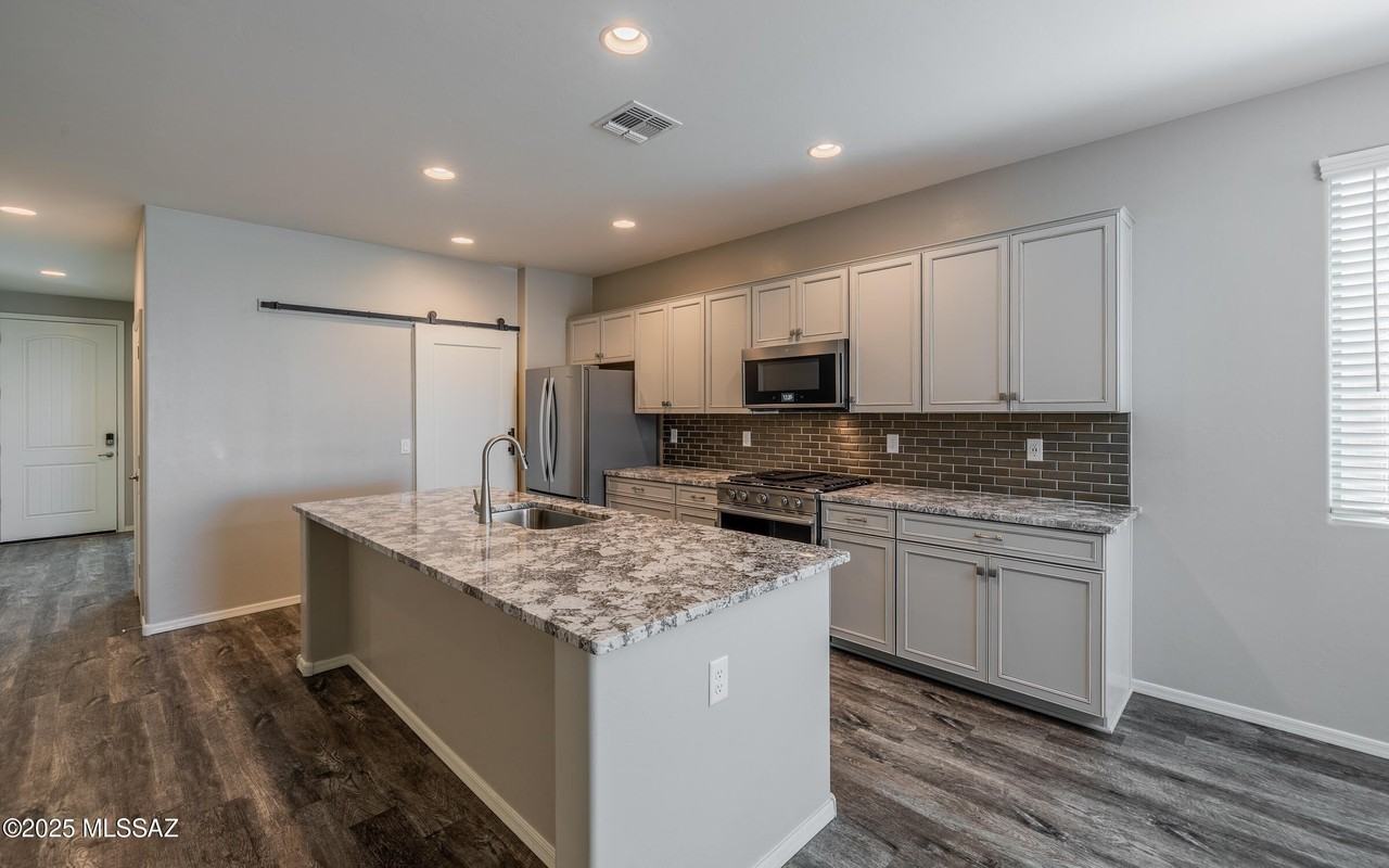 10324 S Barlow Way - Photo 5 of 31