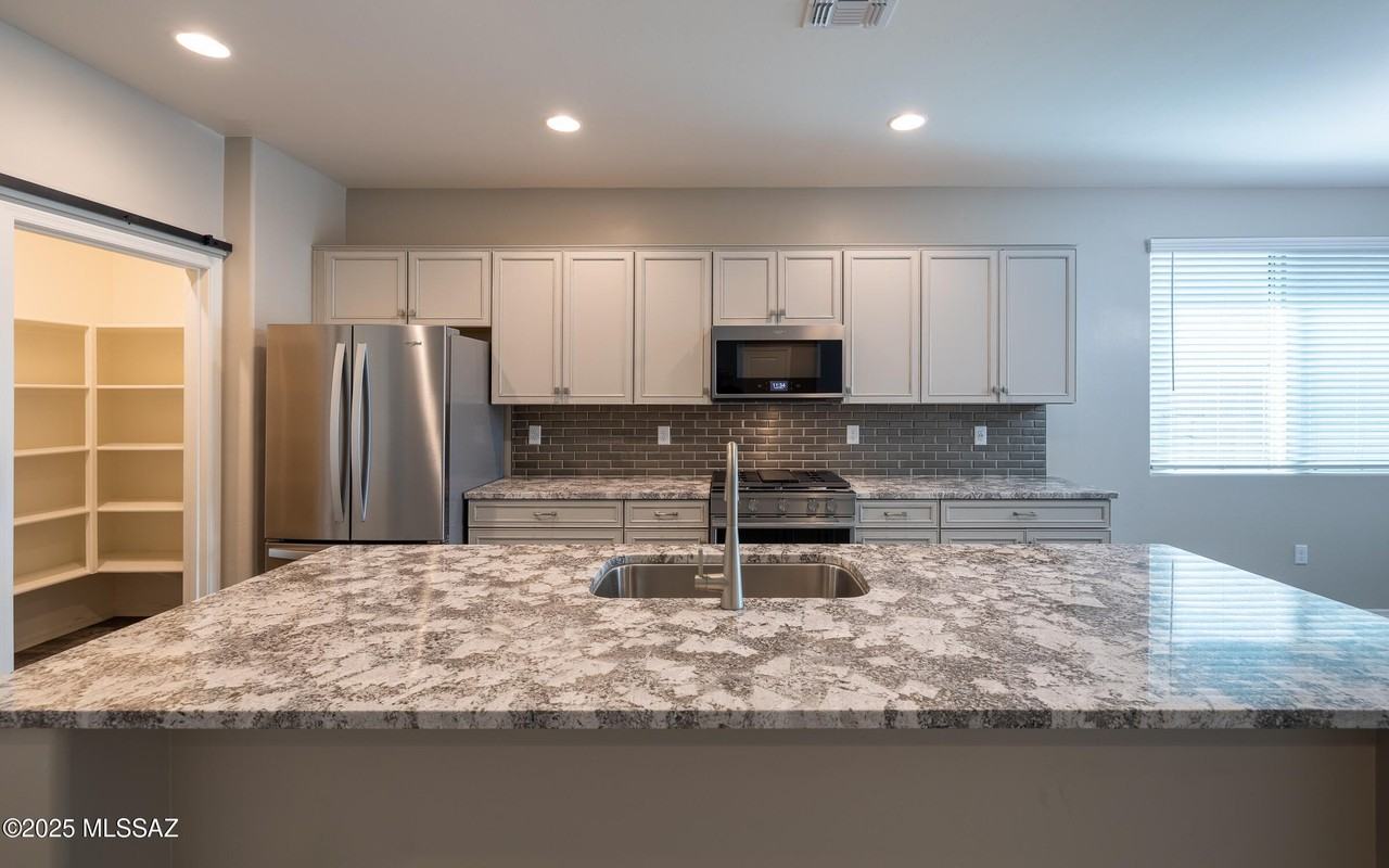 10324 S Barlow Way - Photo 6 of 31