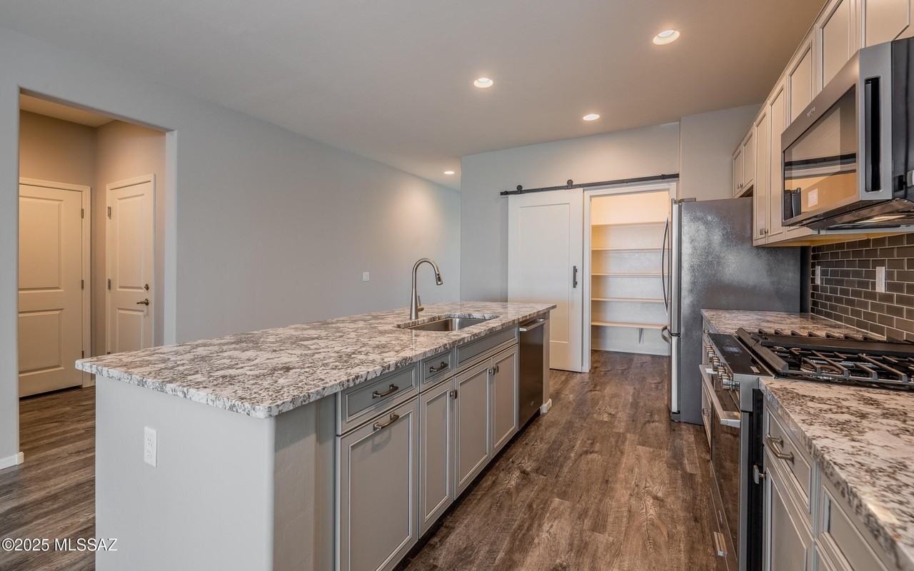 10324 S Barlow Way - Photo 7 of 31