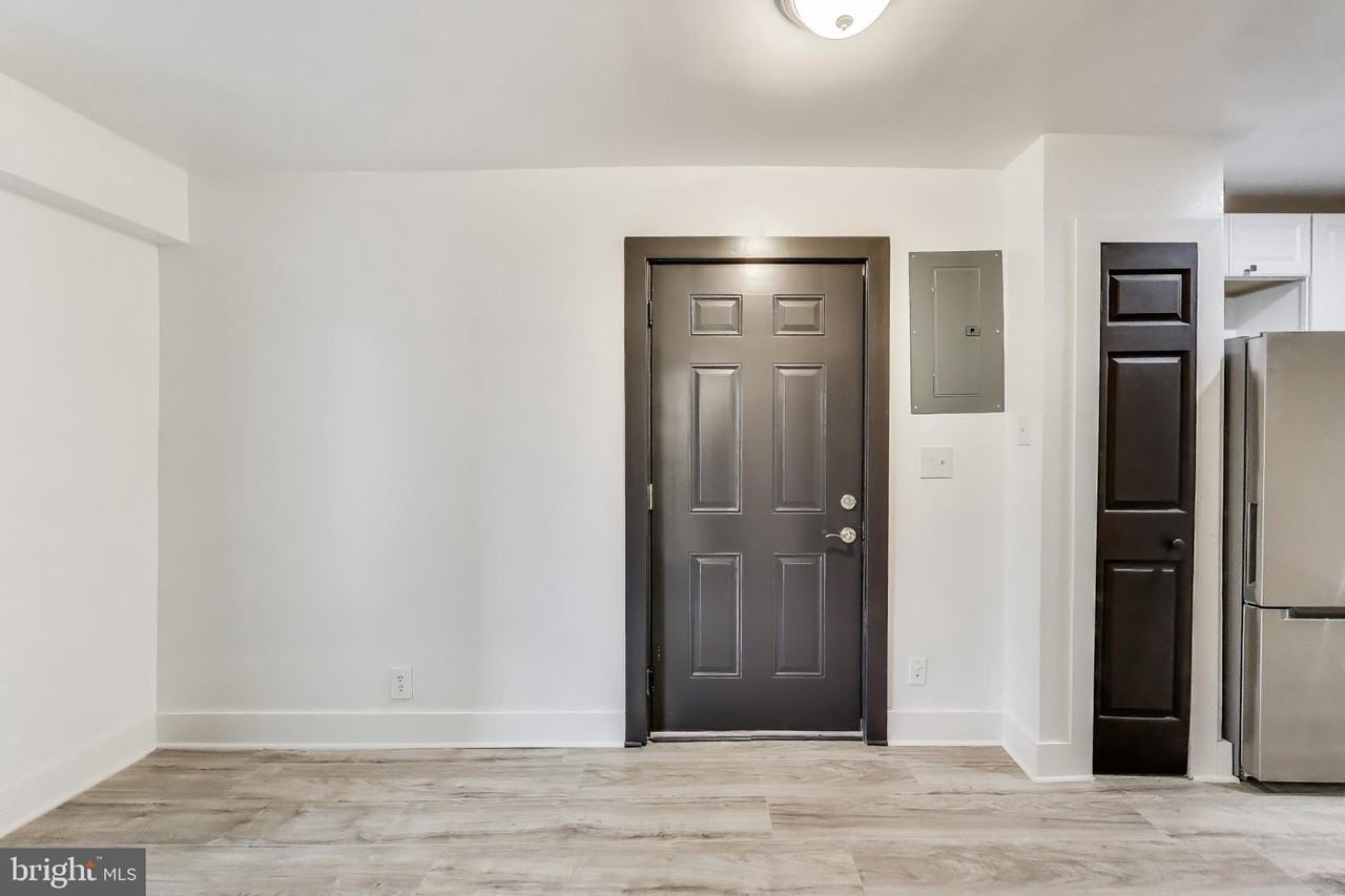 3918 10th St Ne #4 - Photo 3 of 14