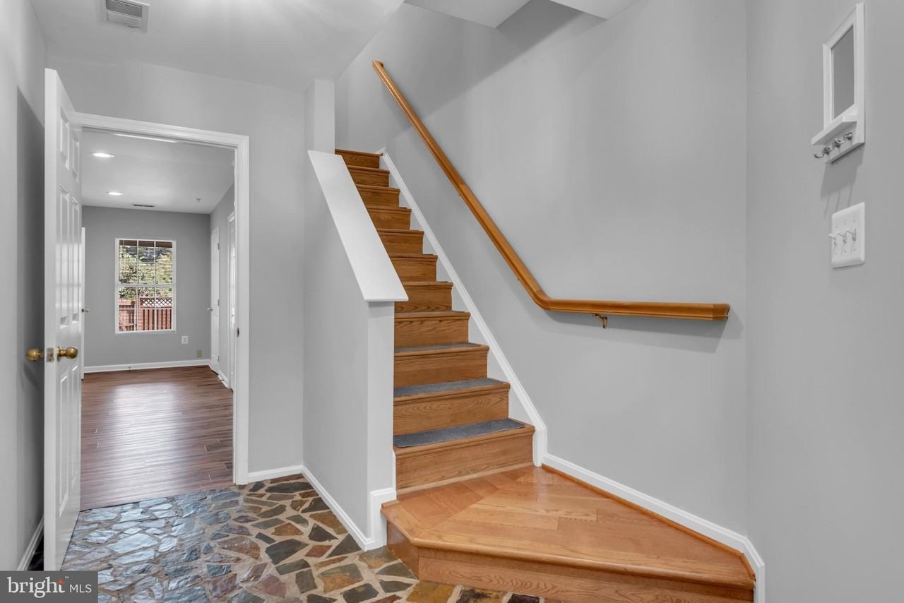 8195 Poinsett Ter - Photo 4 of 50