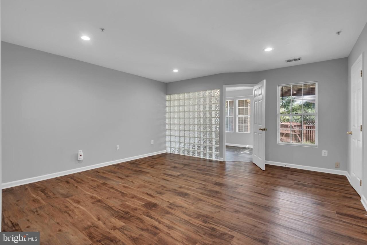 8195 Poinsett Ter - Photo 5 of 50