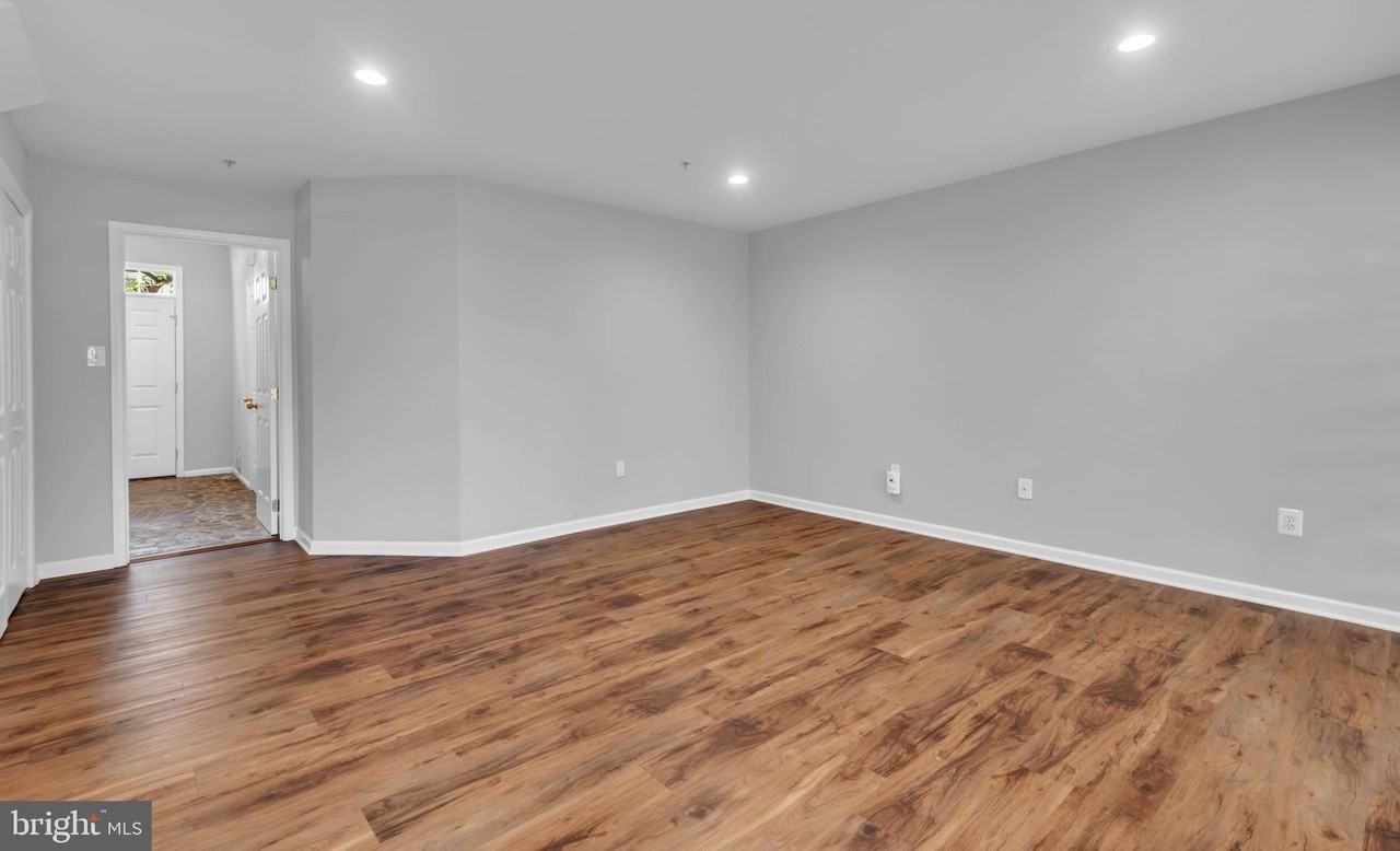 8195 Poinsett Ter - Photo 6 of 50