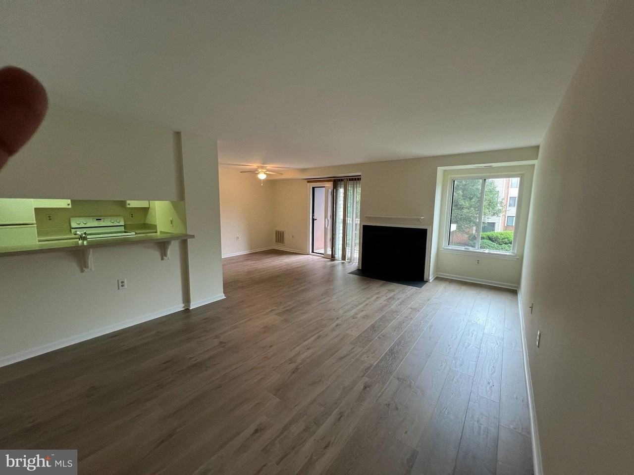 1113 Castle Harbour Way #2B - Photo 4 of 27