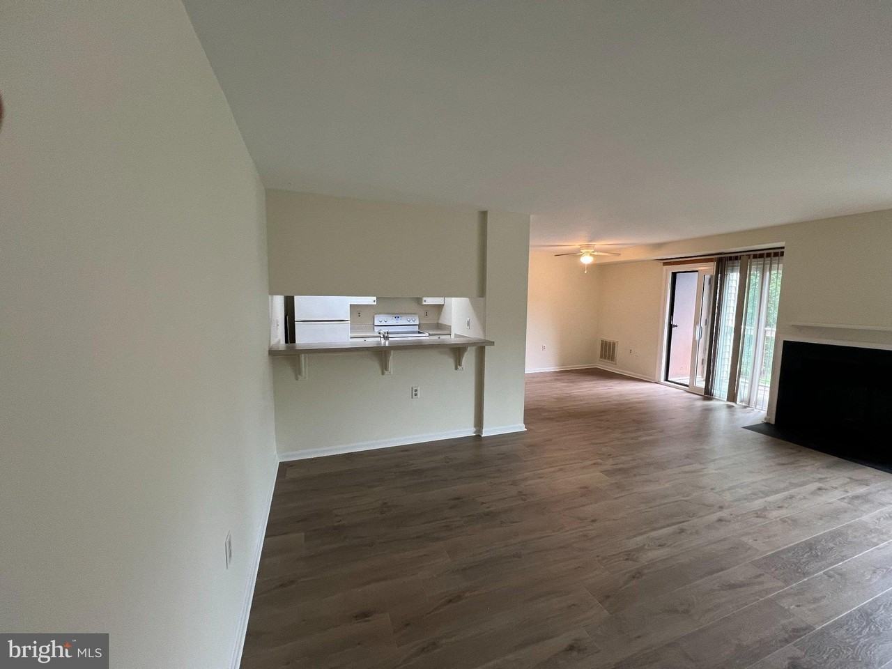 1113 Castle Harbour Way #2B - Photo 5 of 27