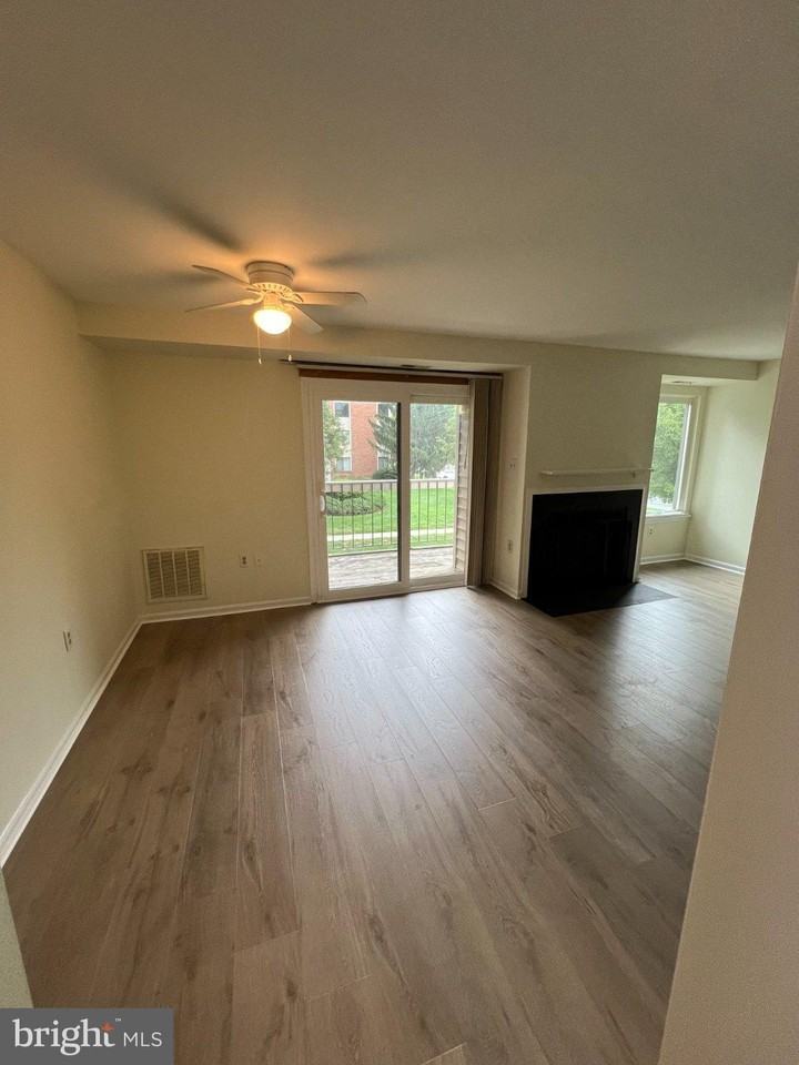 1113 Castle Harbour Way #2B - Photo 7 of 27