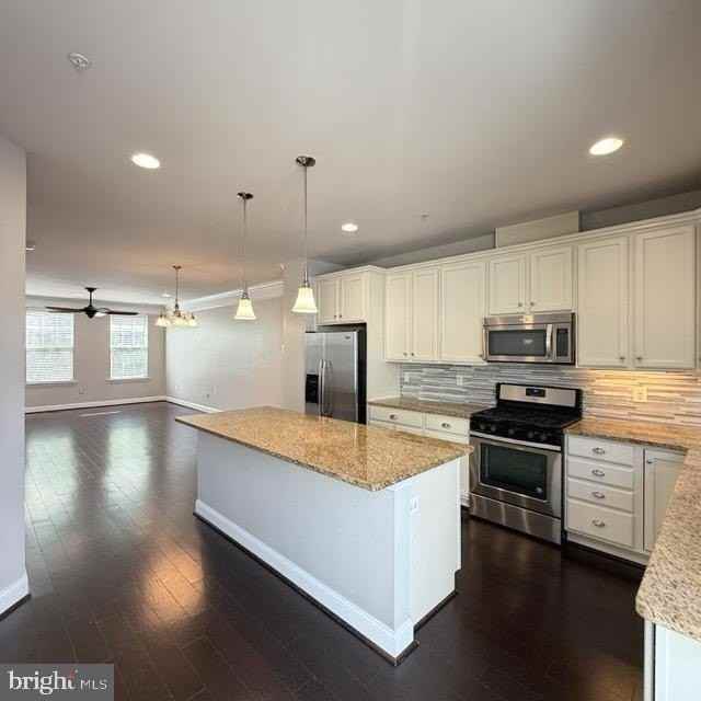 35 Meridian Ln - Photo 7 of 26