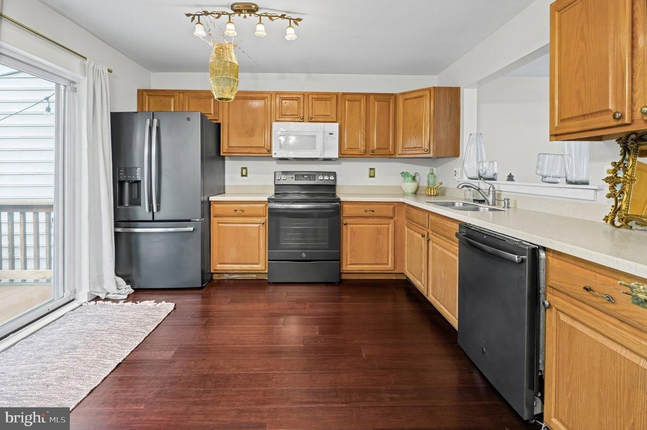 1905 Millington Sq - Photo 4 of 20