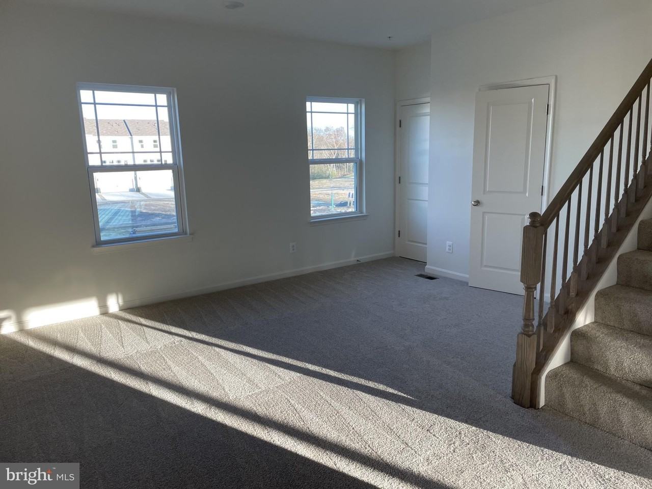 377 Hackley Dr - Photo 3 of 11