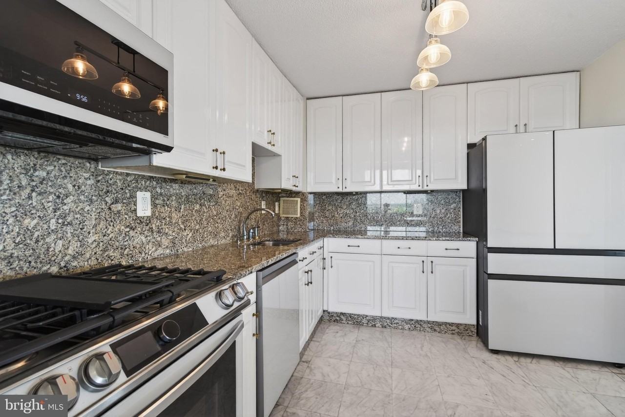 11801 Rockville Pike #1412 - Photo 6 of 32