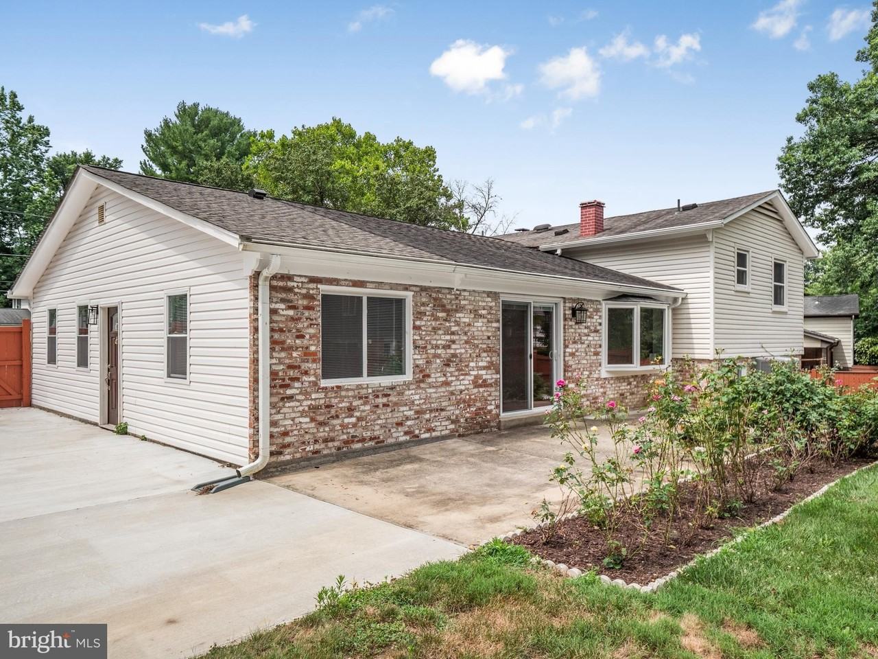 14204 Woodcrest Dr - Photo 2 of 39