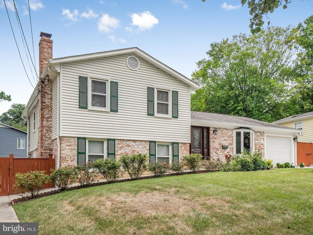 14204 Woodcrest Dr - Photo 3 of 39