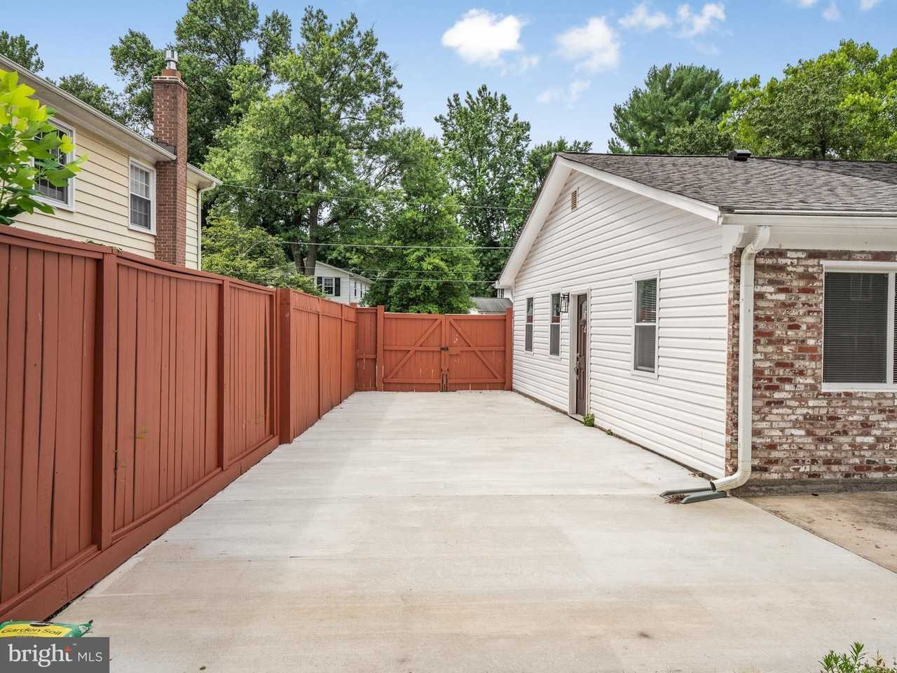 14204 Woodcrest Dr - Photo 4 of 39