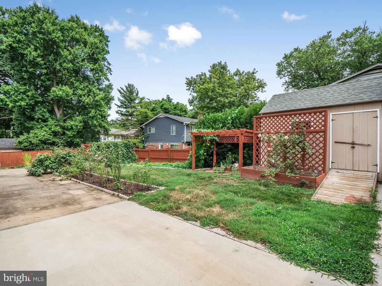 14204 Woodcrest Dr - Photo 5 of 39