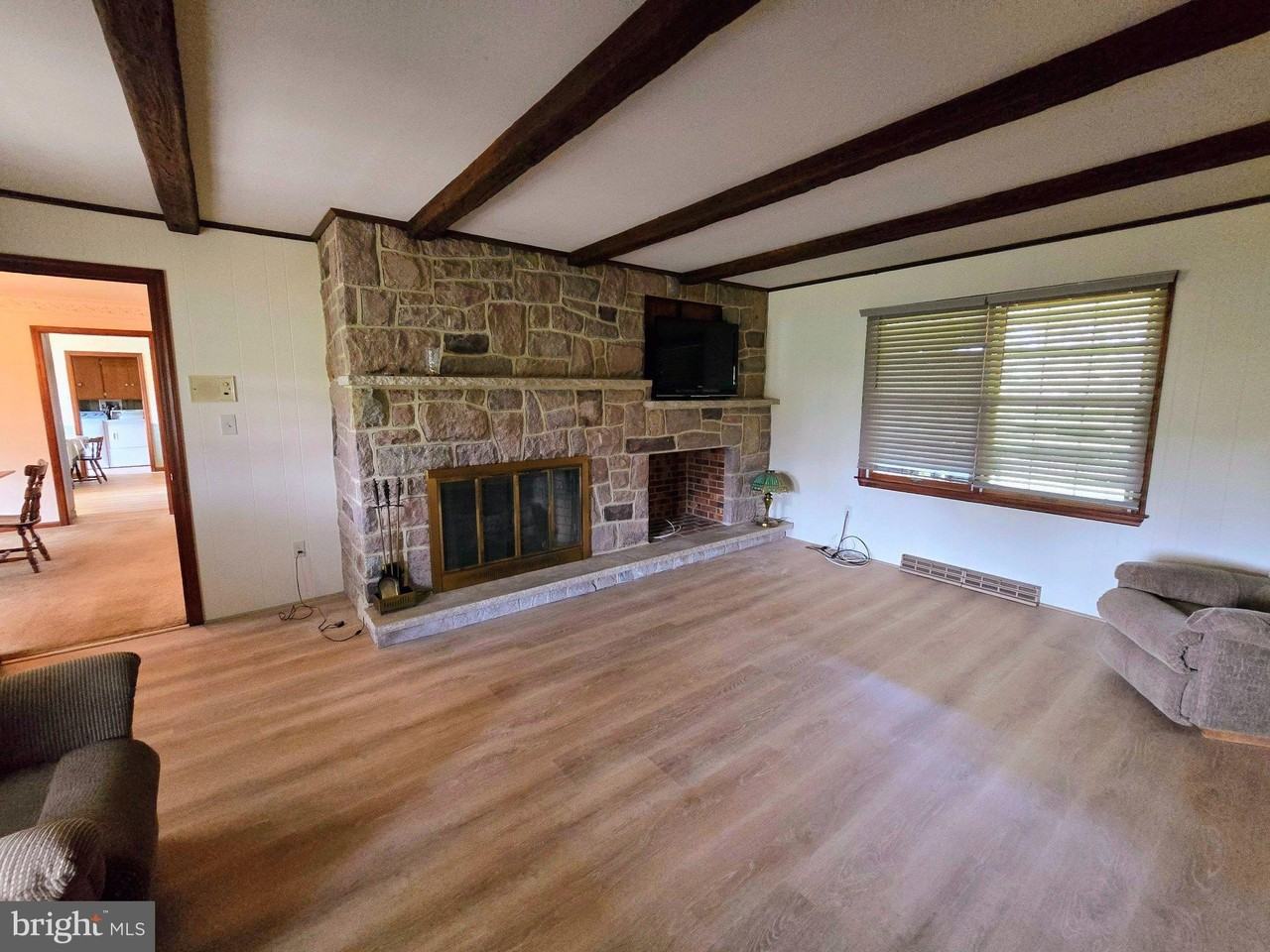 135 Hancock Ln - Photo 5 of 14
