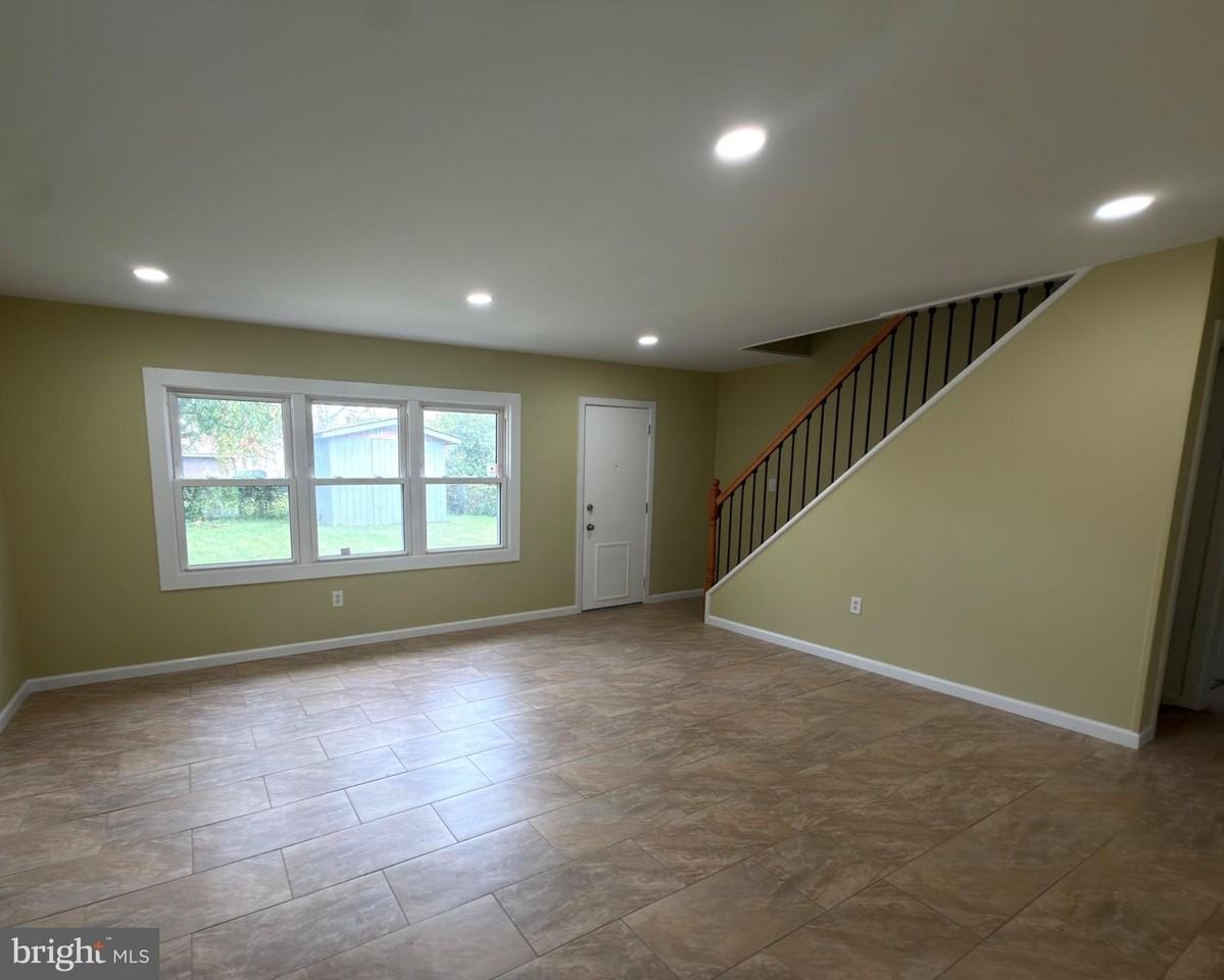 54 Plumtree Ln - Photo 2 of 8