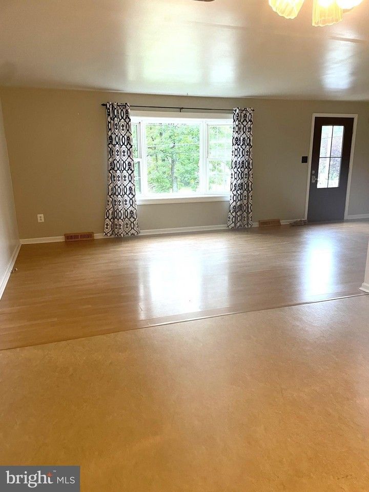 146 Cambridge Rd - Photo 4 of 15