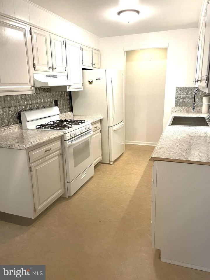 146 Cambridge Rd - Photo 7 of 15