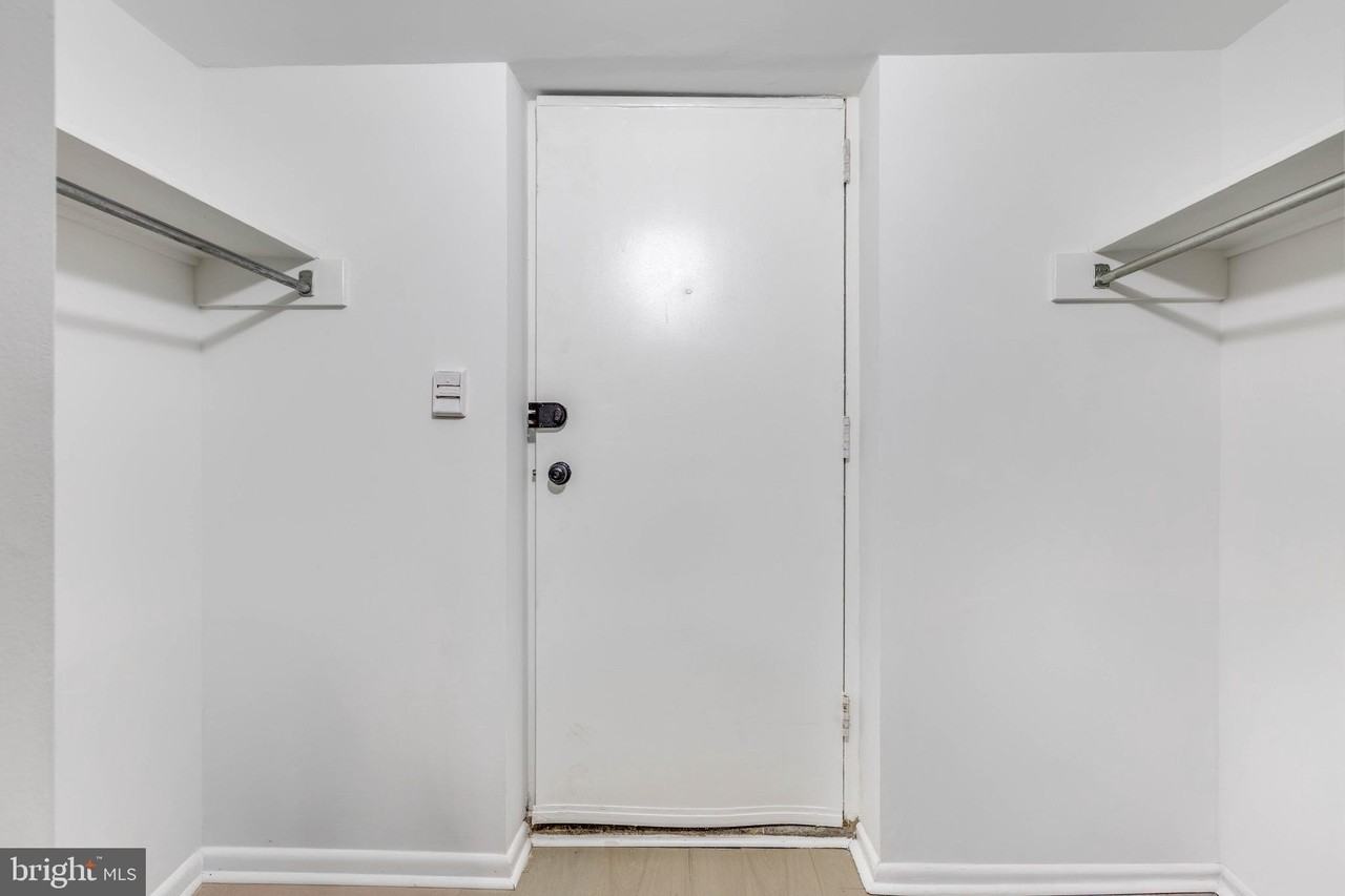 4242 Pine St #1A - Photo 5 of 15