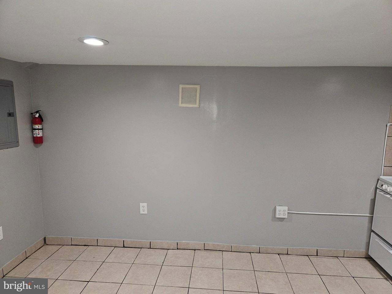 3008 N 7th St #A - Photo 4 of 15
