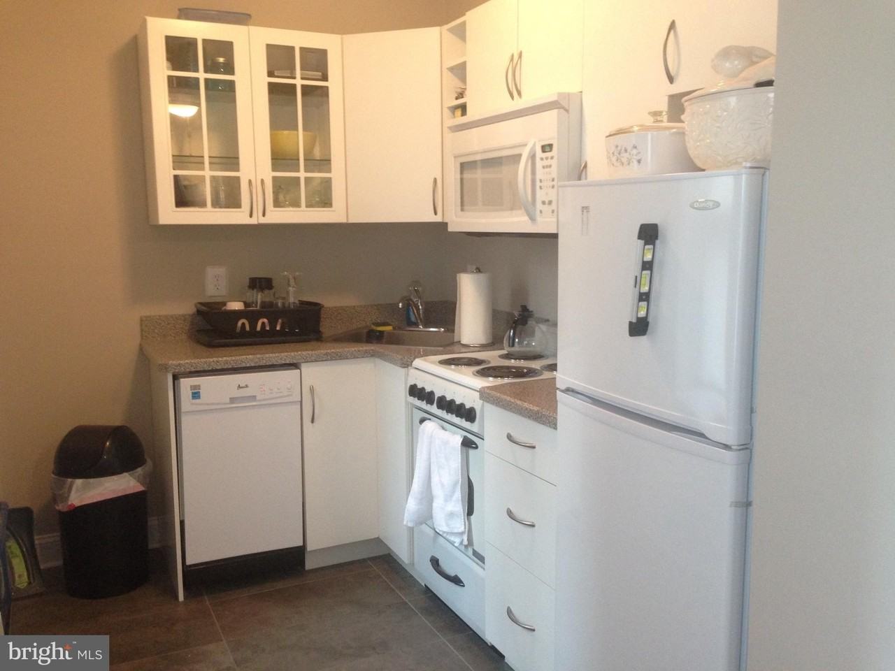 1527 Spruce St #31A - Photo 2 of 5