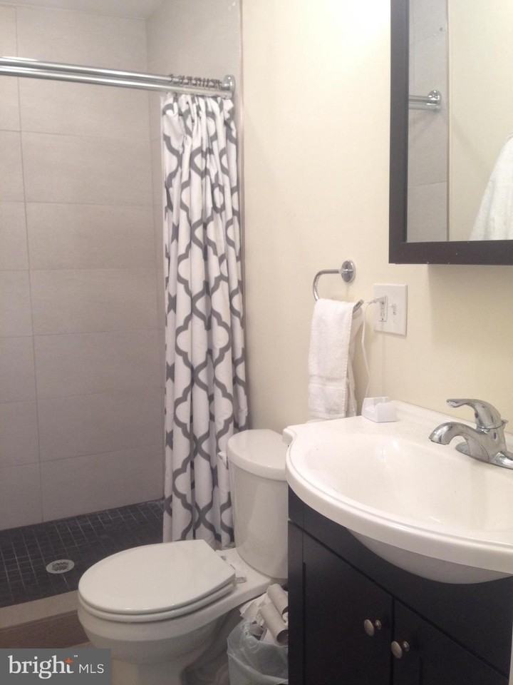 1527 Spruce St #31A - Photo 5 of 5