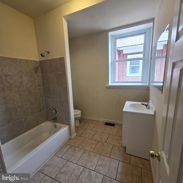 203 W Wyoming Ave - Photo 2 of 8