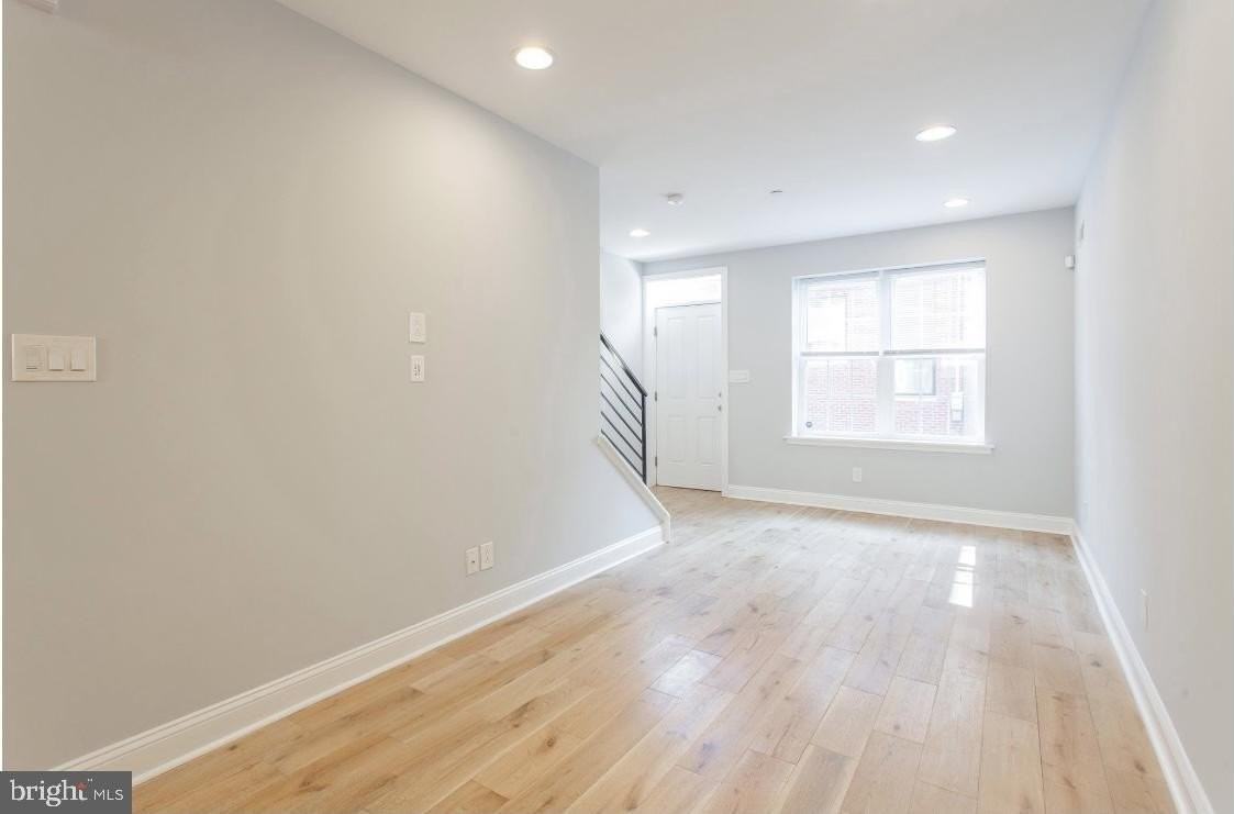 1322 S Bancroft St - Photo 3 of 16