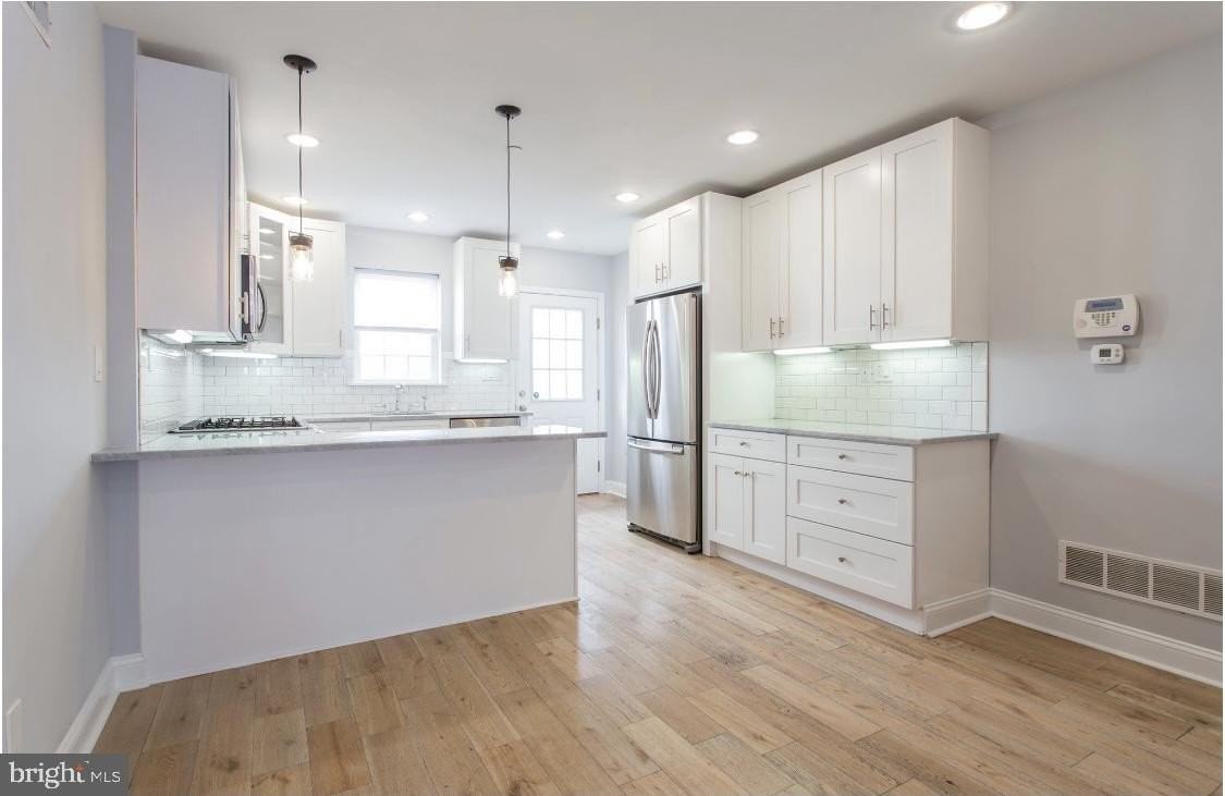 1322 S Bancroft St - Photo 4 of 16