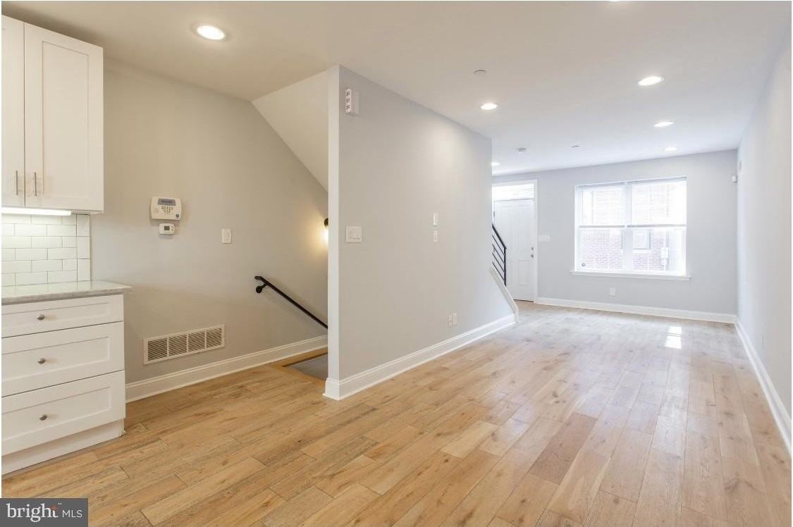 1322 S Bancroft St - Photo 5 of 16